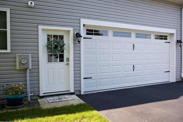 24/7 Emergency Garage Door Panel Replacement experts in Hillview, KY